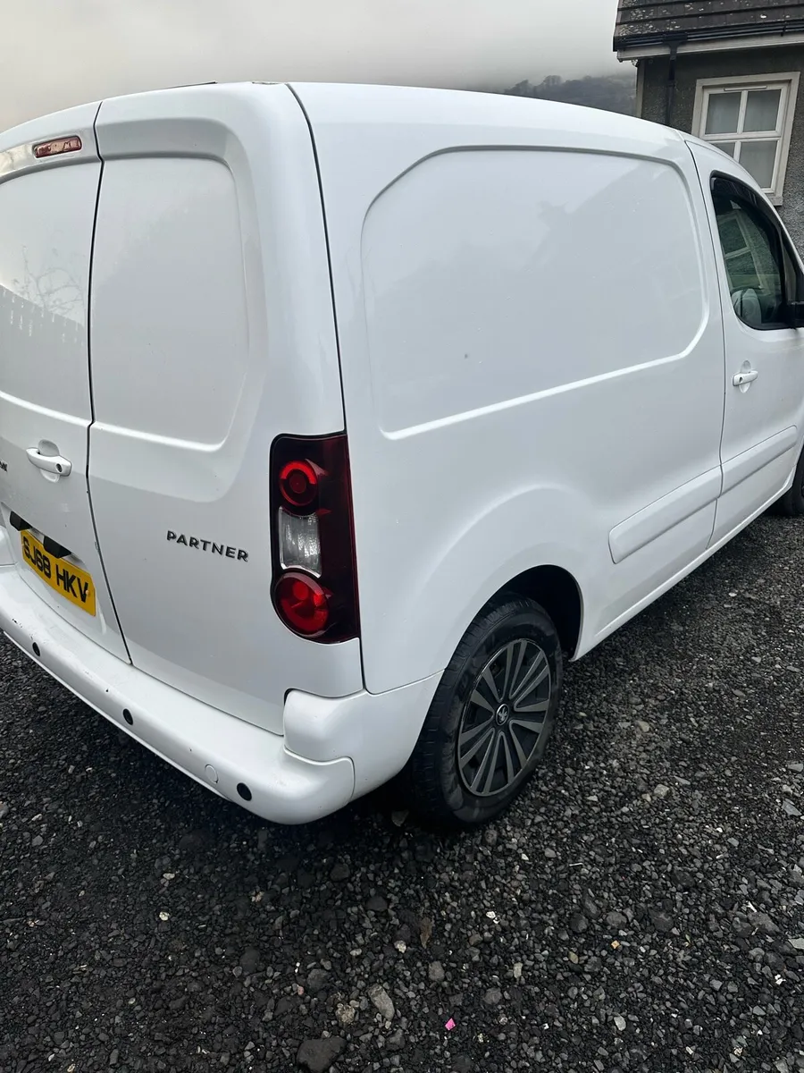 2018 Peugeot partner only 58000 miles - Image 4