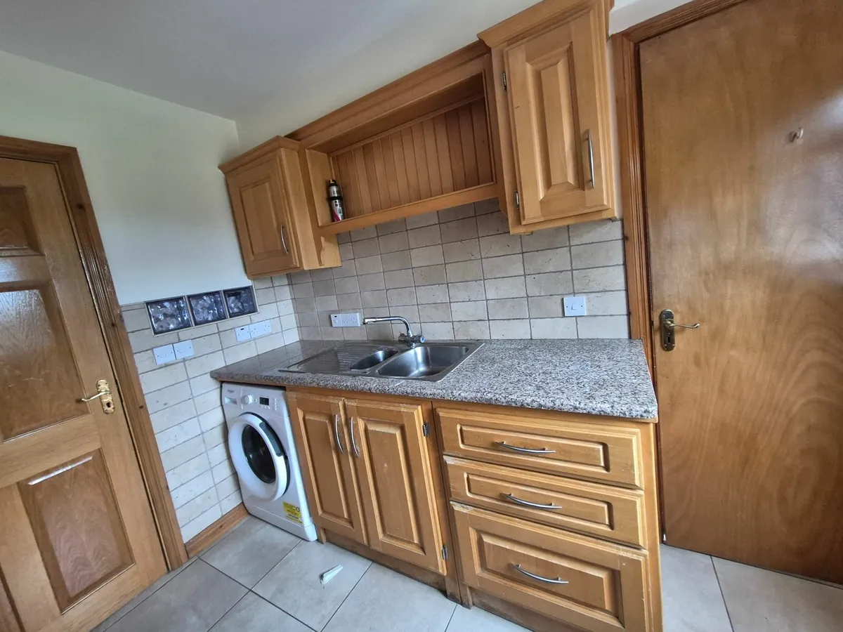 Kitchen cabinets - Image 4