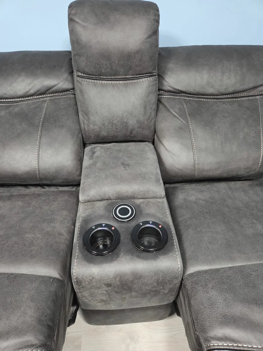 Recliner 2 seats USB/Speakers/Glass Holde - Image 3