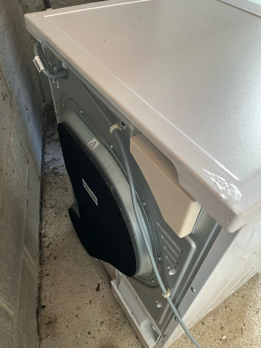 Washing machine, Dryer,Oven and  fridge freezer - Image 4