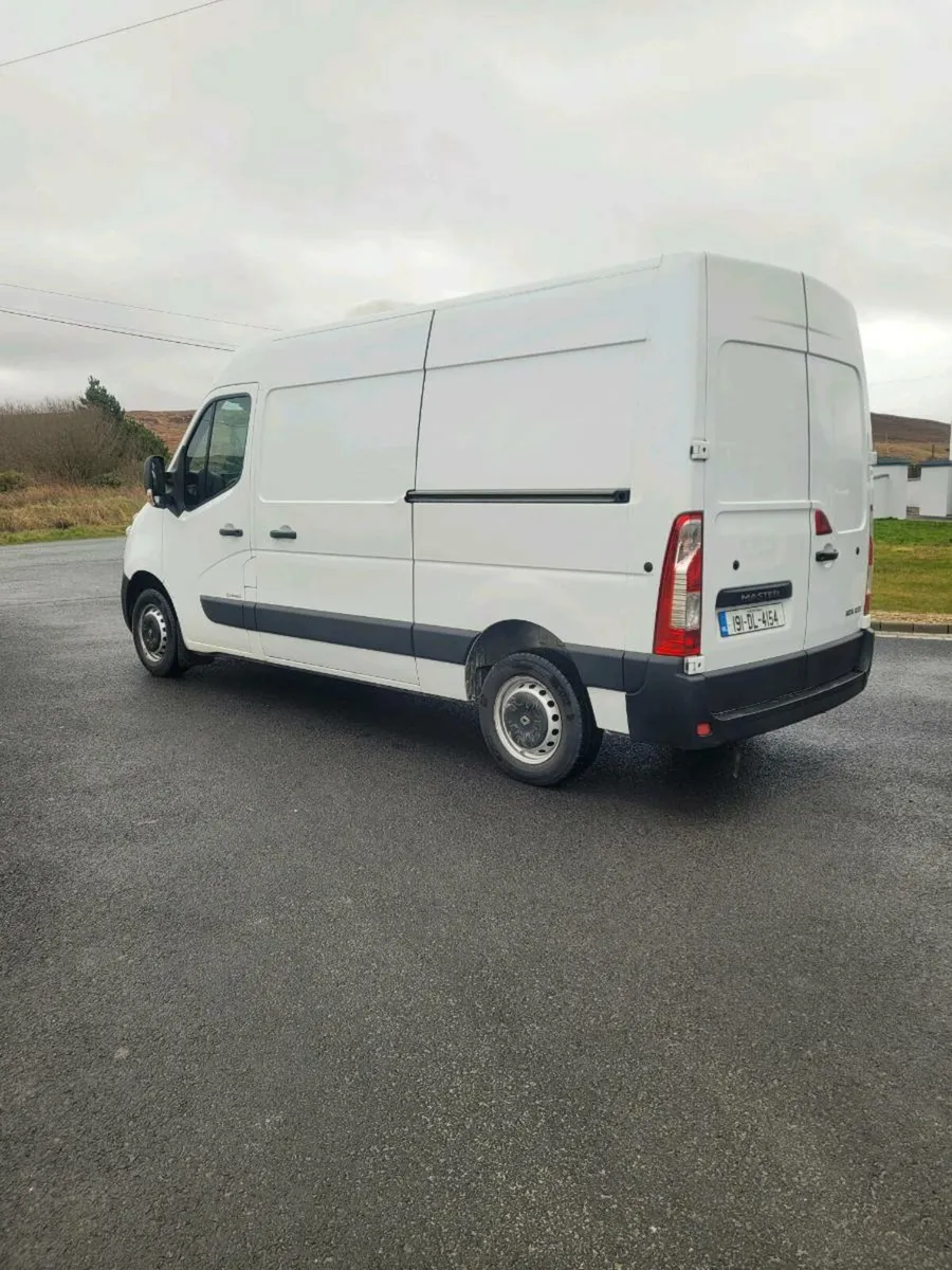 2019 renault master fridge van - Image 3