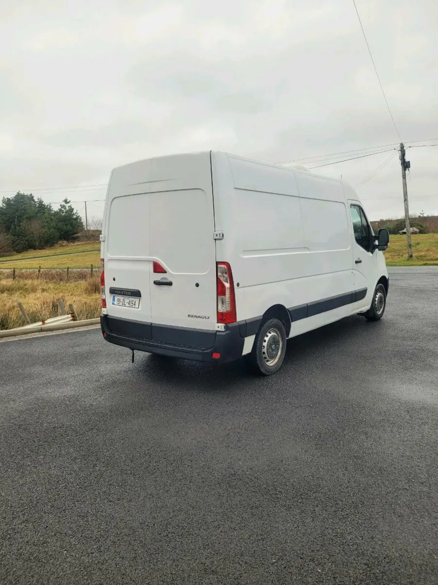 2019 renault master fridge van - Image 4