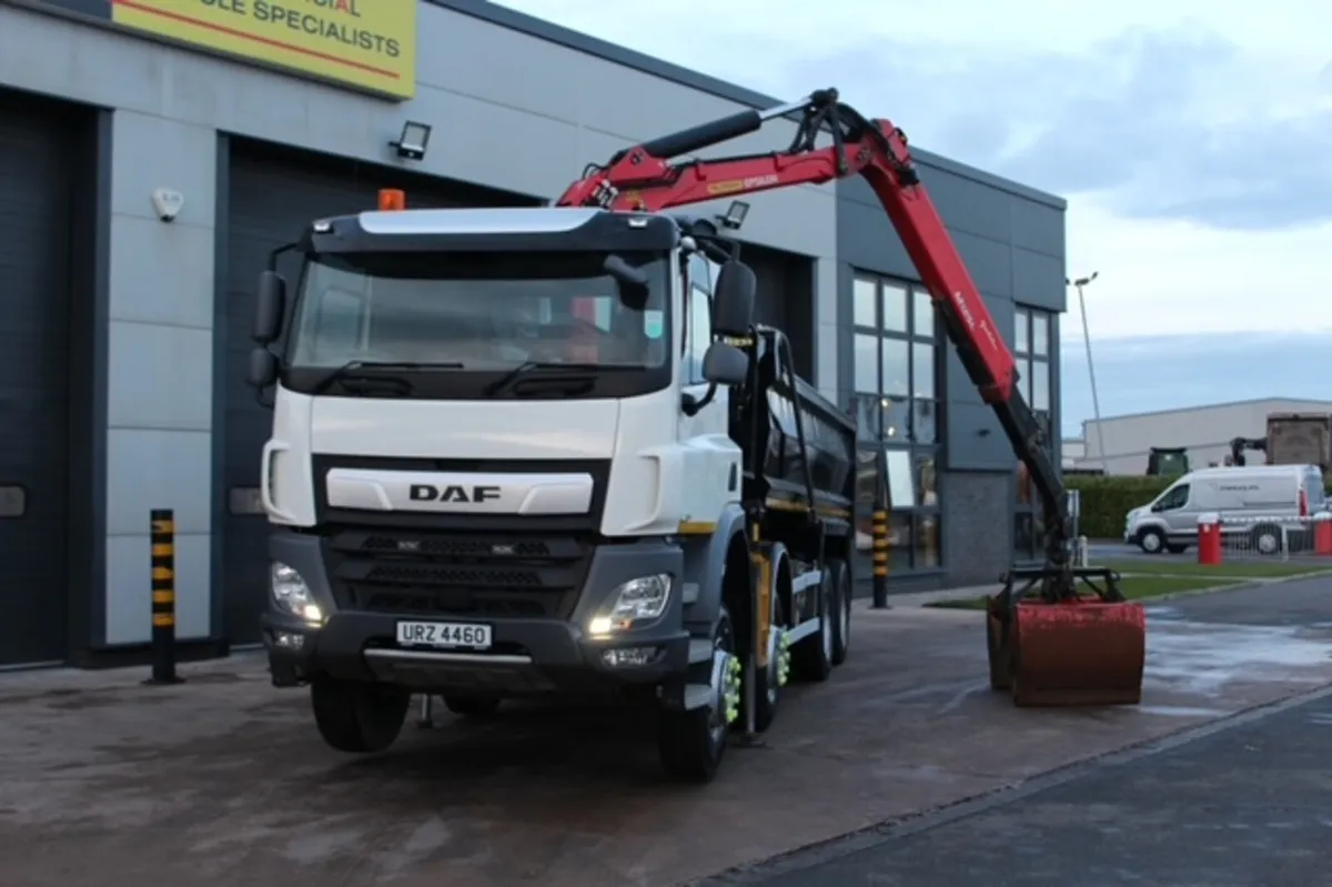 2023 DAF CF 450 8X4 TIPPER GRAB - Image 2