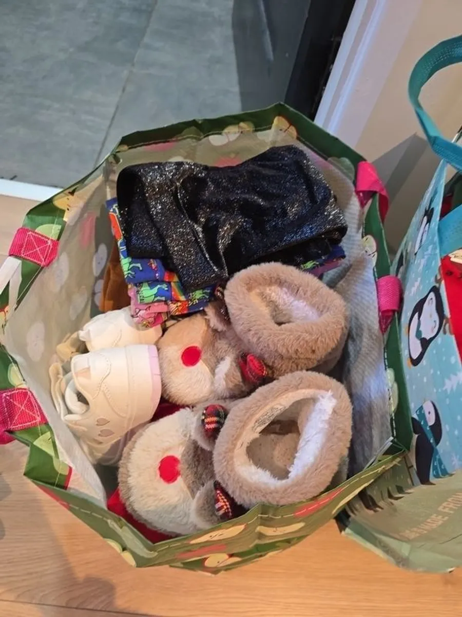 Xmas clothes bundle 4 to 5 - Image 2