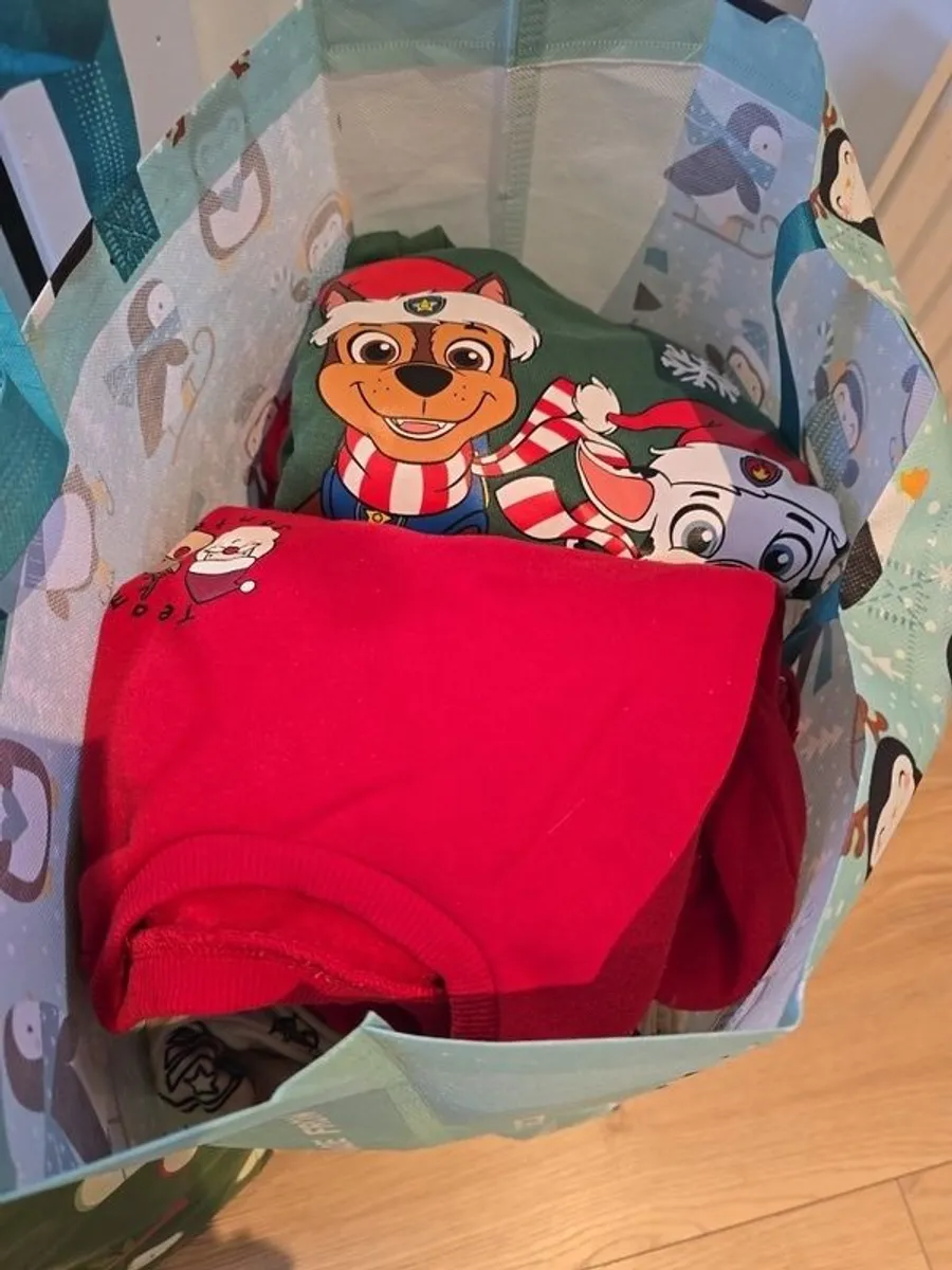 Xmas clothes bundle 4 to 5 - Image 3