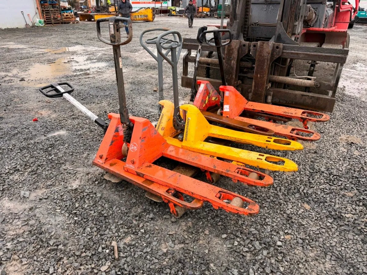 Pallet trucks for sale - Image 1