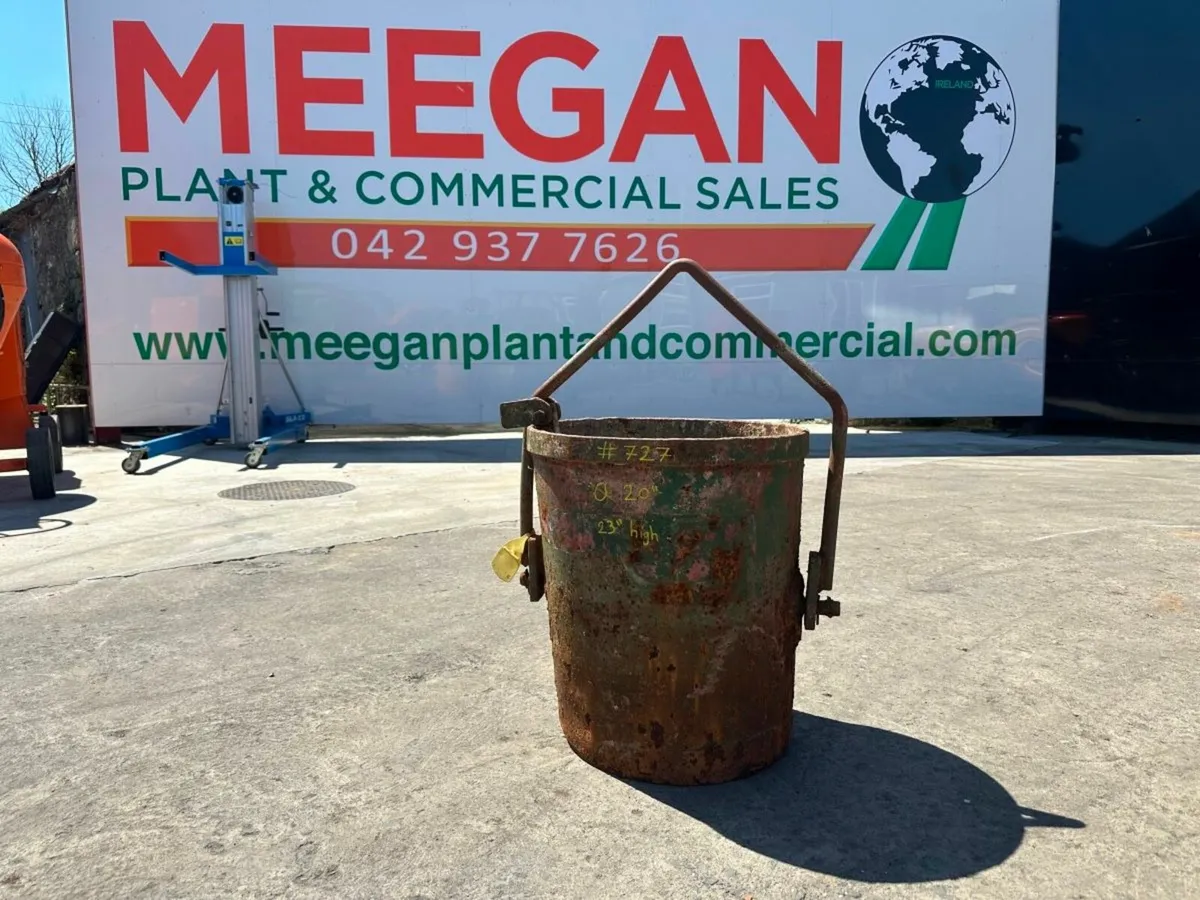 100 ltr CONCRETE TIPPING RUBBLE SKIP POT...727. - Image 1