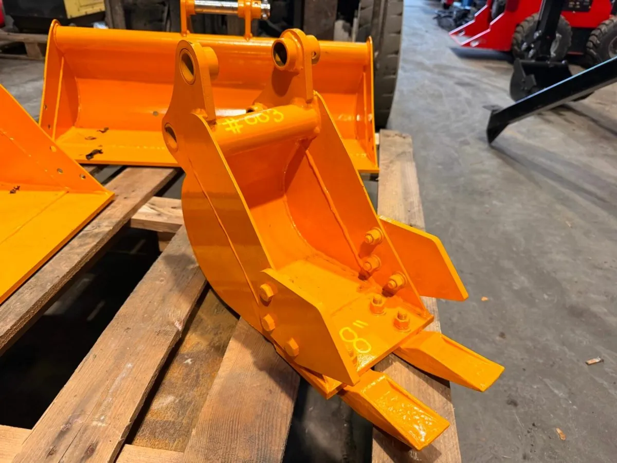 8" MICRO MINI DIGGER BUCKET ... 30MM ....003 - Image 1