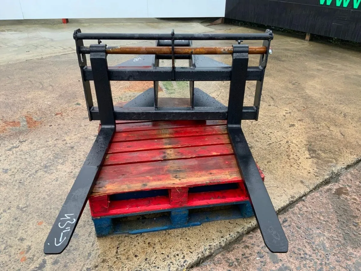 UNUSED PALLET FORKS.........65mm PINS........1211. - Image 3