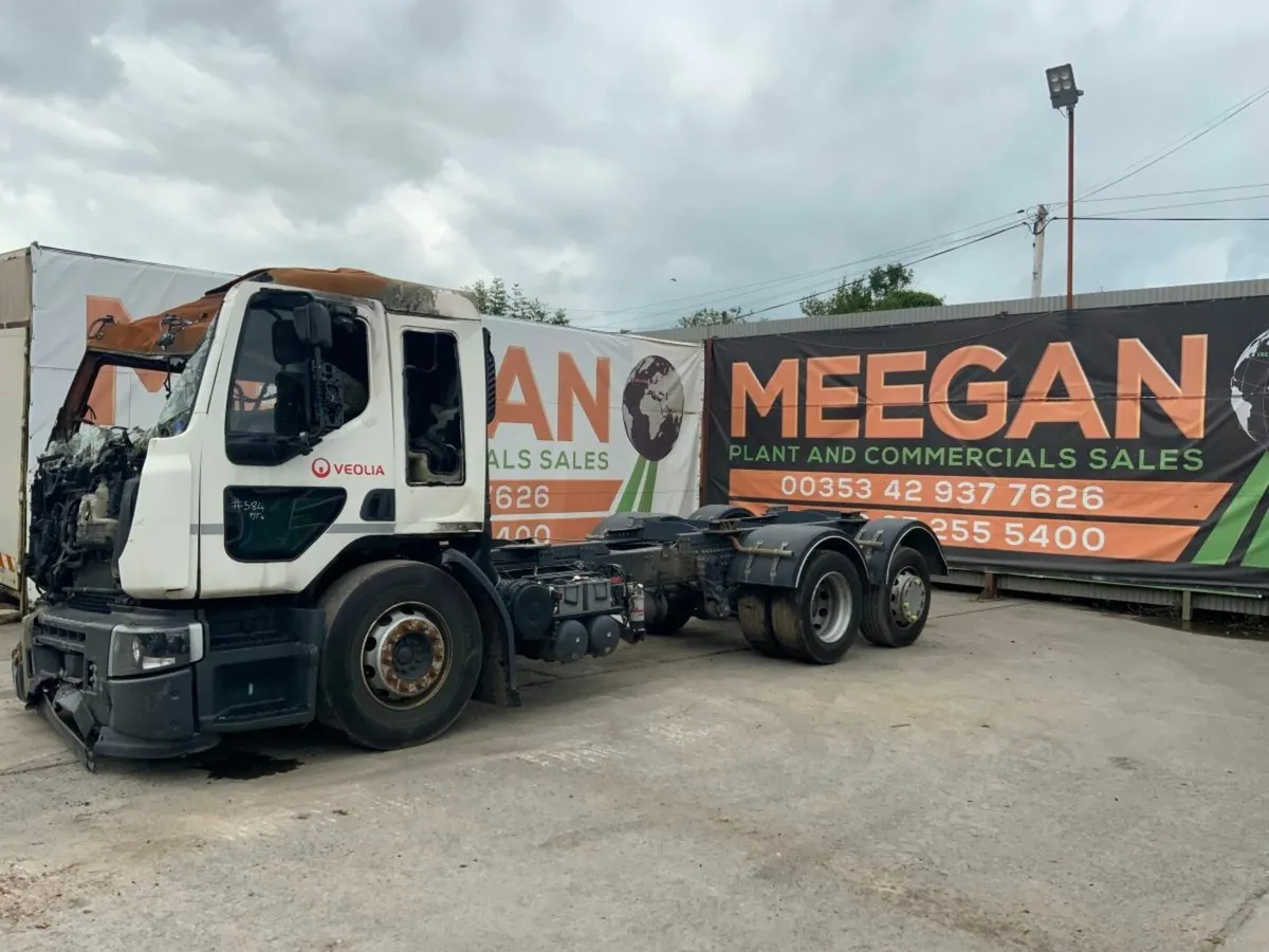 Renault D D320 REAR LIFT PARTS AND SPARES. - Image 1