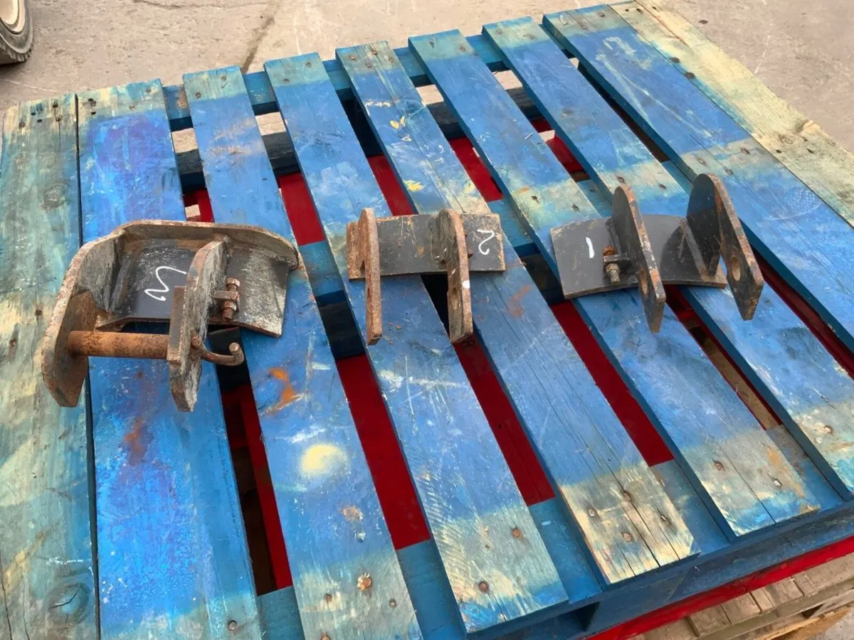 MINI DIGGER AUGER  ATTACHMENT BRACKETS. - Image 1