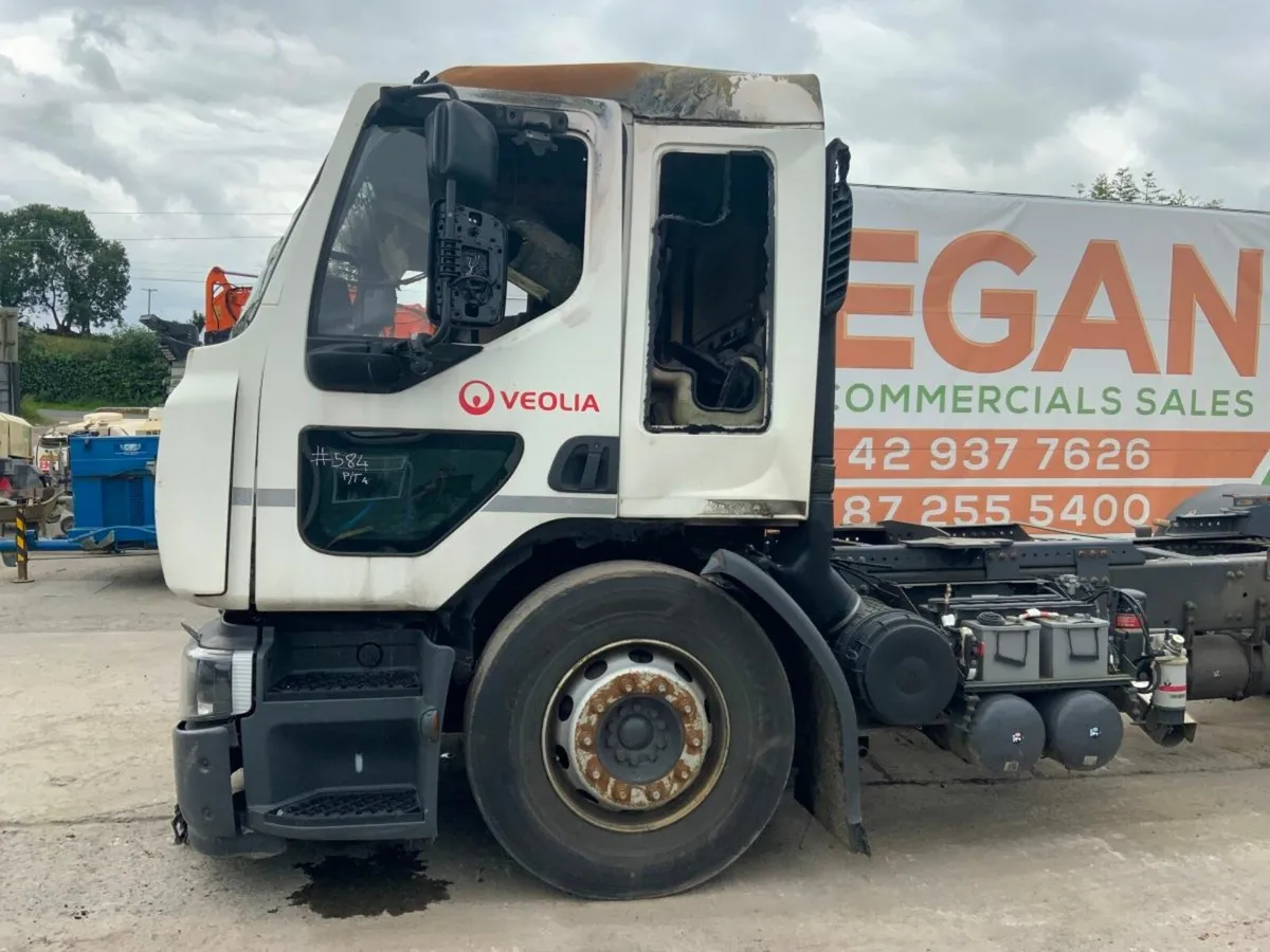 Renault D D320 REAR LIFT PARTS AND SPARES. - Image 2