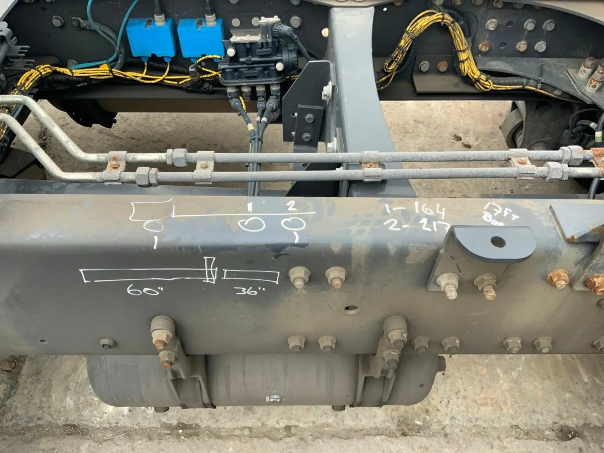 Renault D D320 REAR LIFT PARTS AND SPARES. - Image 4