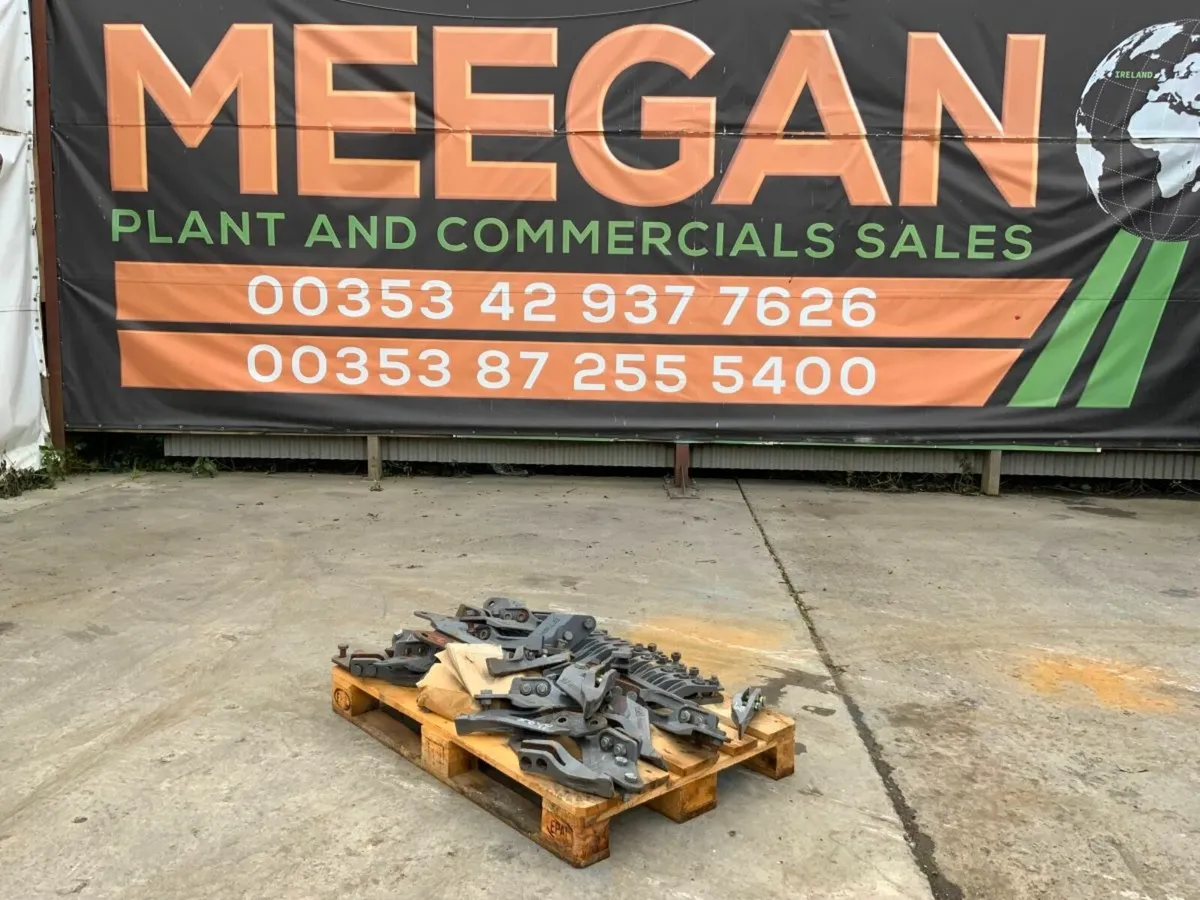 UNUSED MINI DIGGER BUCKET TEETH........5649.... - Image 1