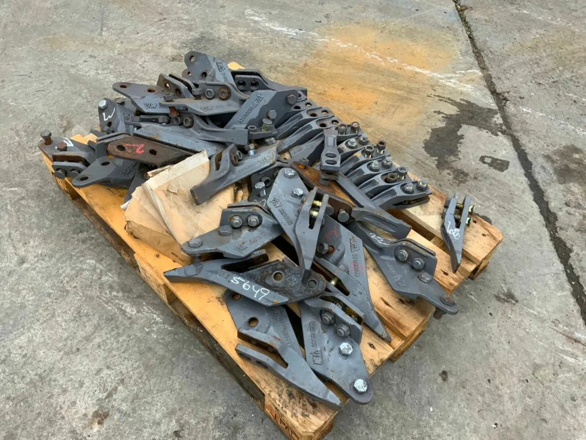 UNUSED MINI DIGGER BUCKET TEETH........5649.... - Image 2