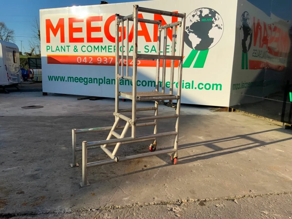 FOLDING PODIUM / ACCESS PLATFORM.........1216t. - Image 1