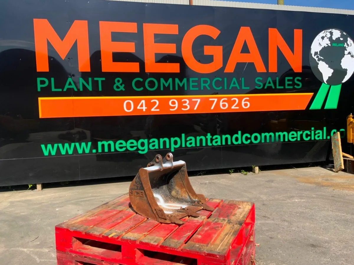 18" JCB DIGGING BUCKET....30mm PINS.......625-18. - Image 1