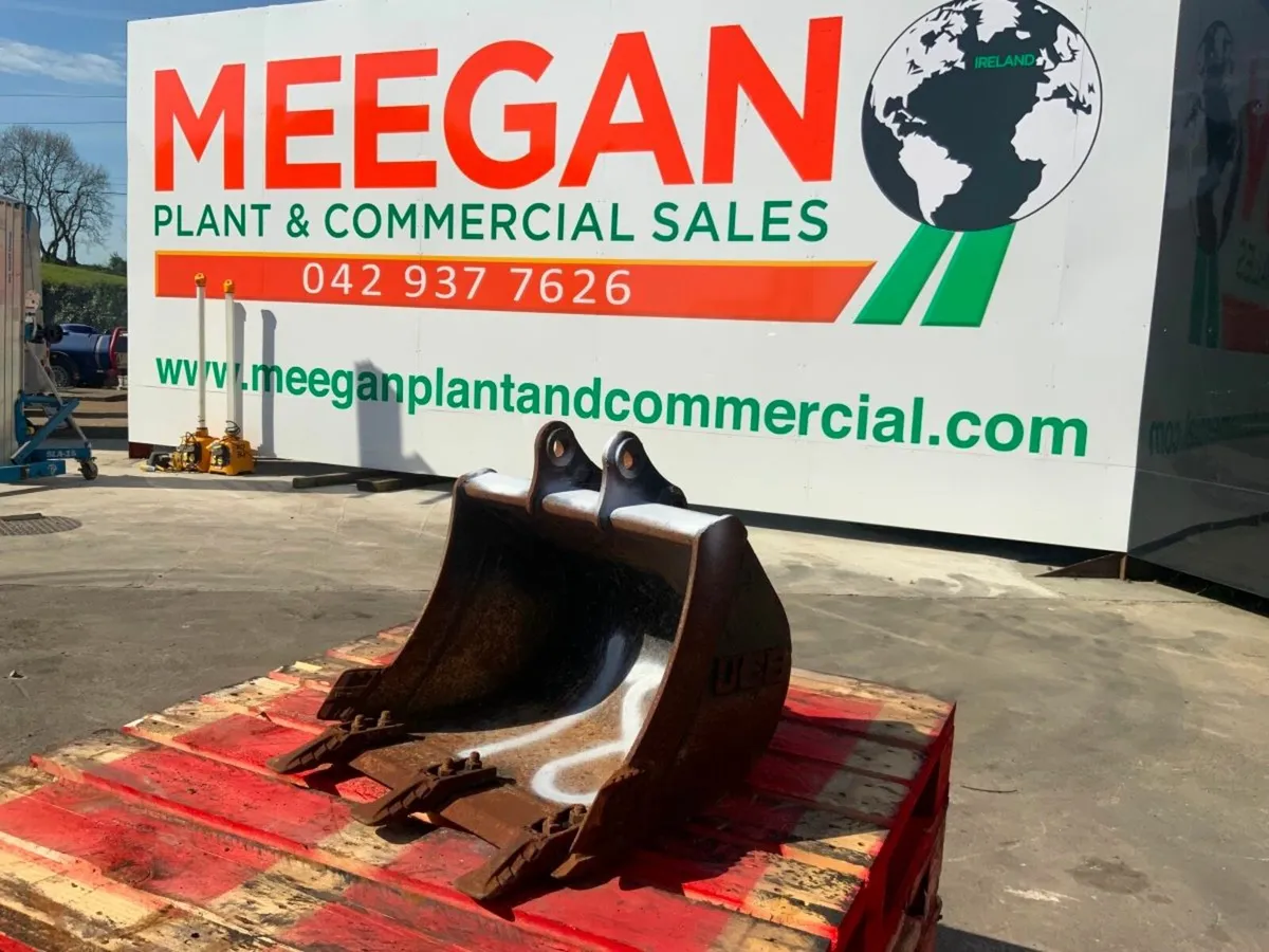 18" JCB DIGGING BUCKET....30mm PINS.......625-18. - Image 2