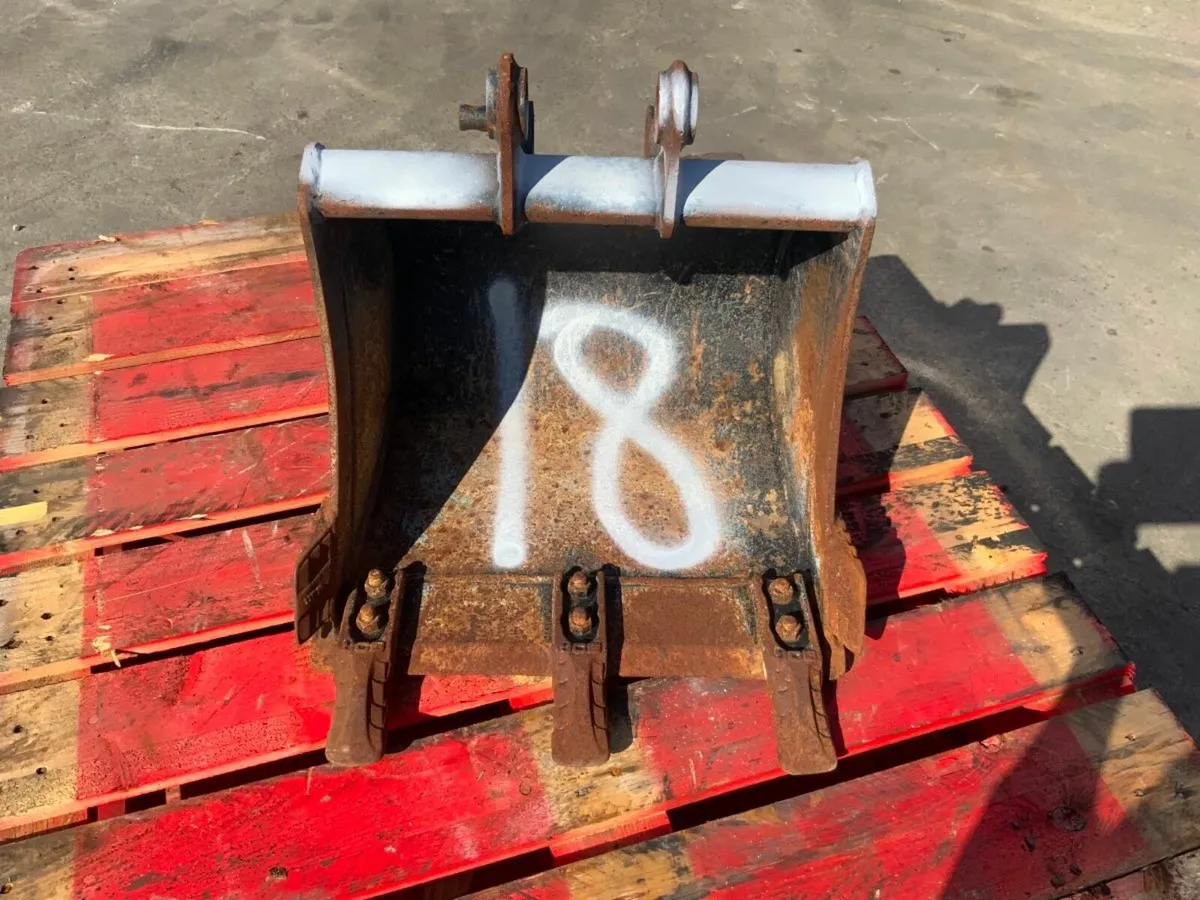 18" JCB DIGGING BUCKET....30mm PINS.......625-18. - Image 3