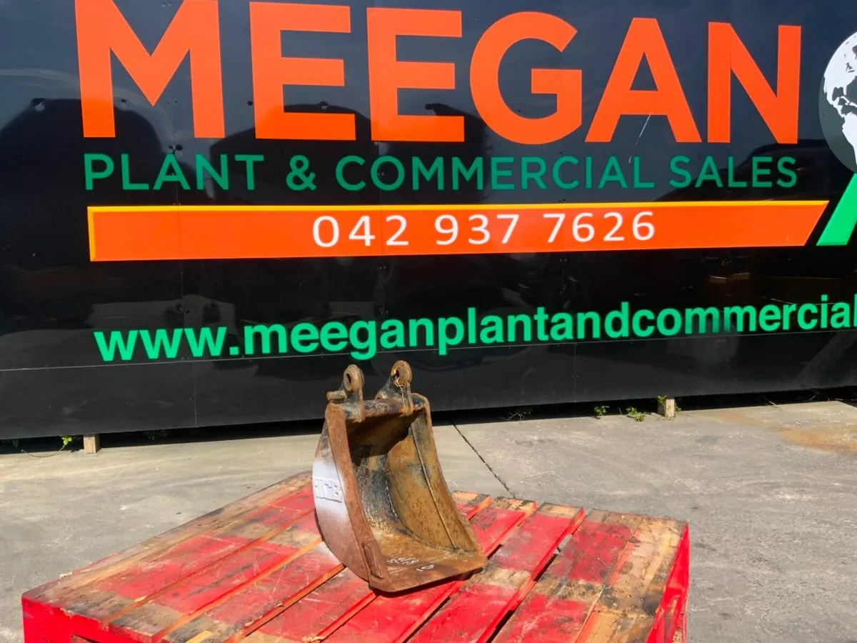 10" JCB DIGGING BUCKET...30mm PINS......624-9. - Image 2