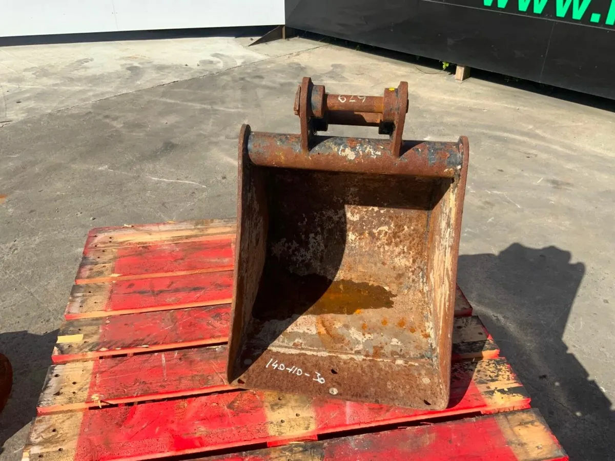 18" STRICKLAND  BUCKET....30mm PINS.......629-18. - Image 2