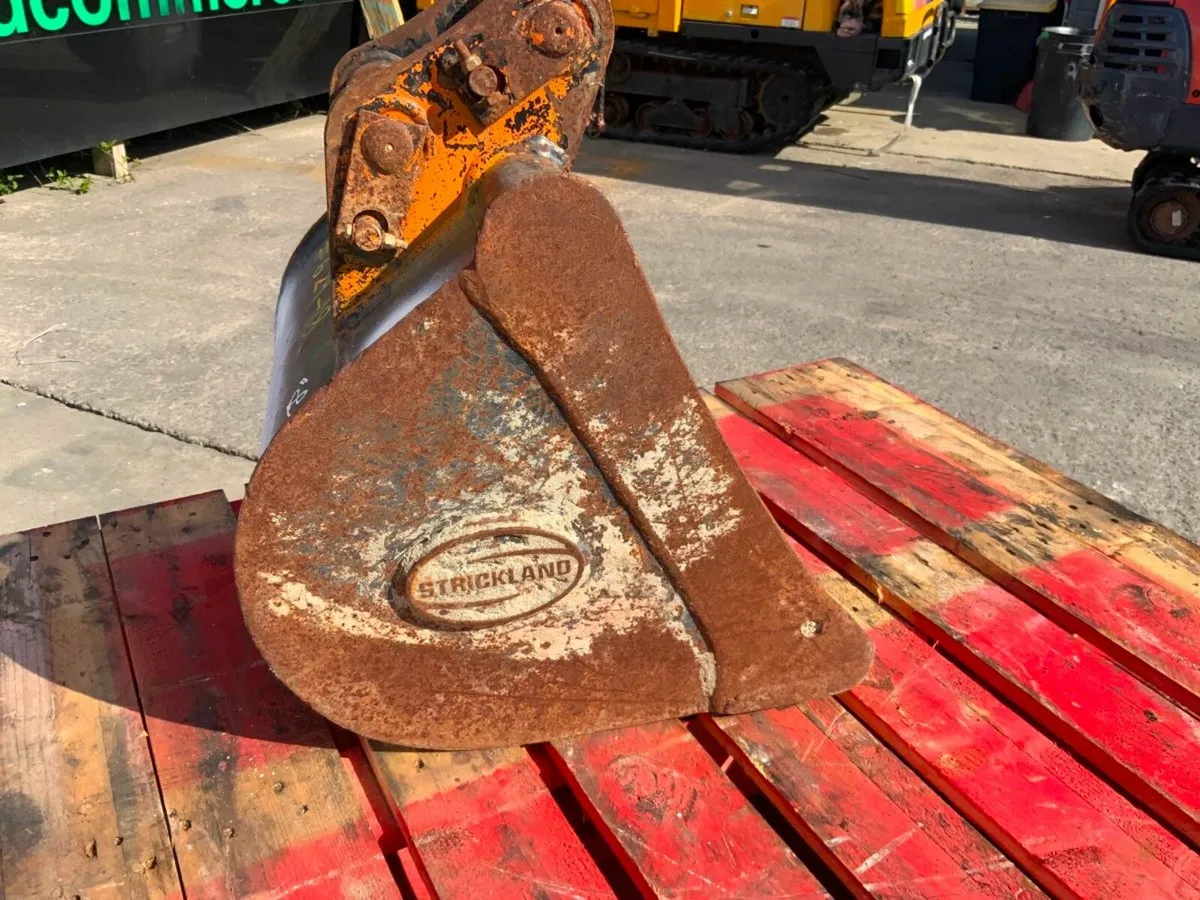 18" STRICKLAND  BUCKET....30mm PINS.......629-18. - Image 4