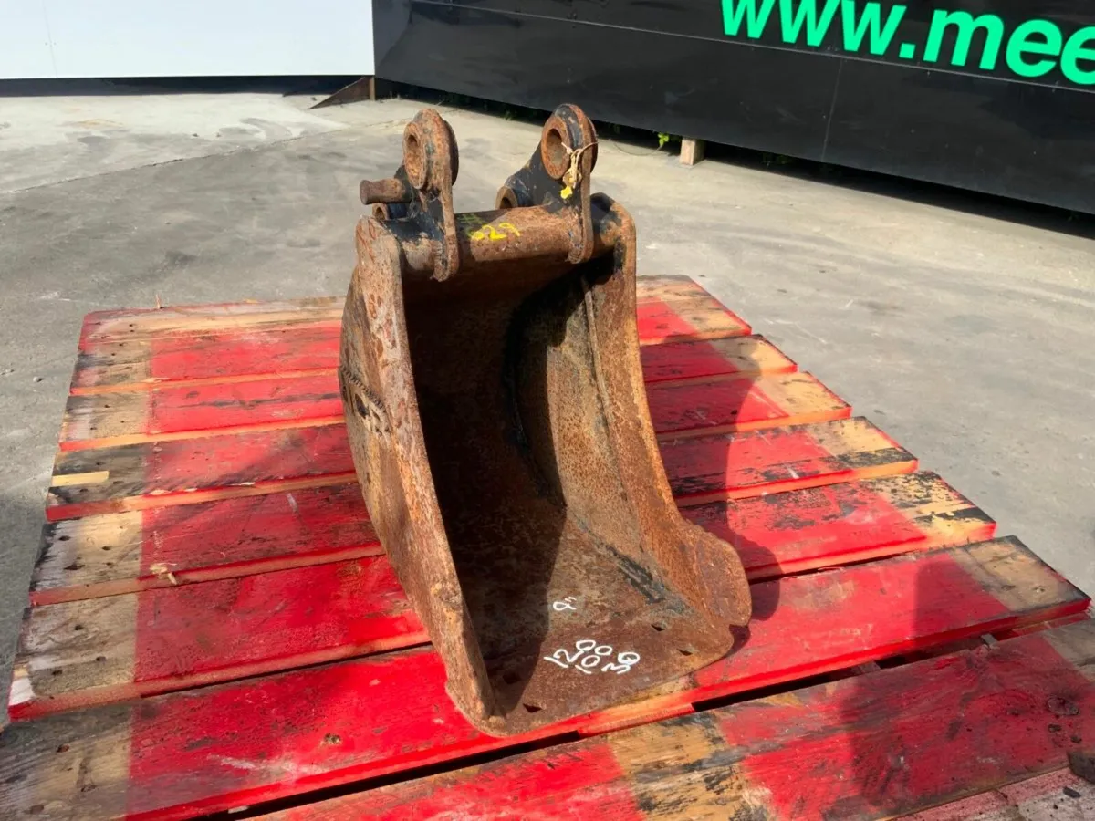 9" JCB DIGGING BUCKET.....30mm PINS........629-9. - Image 3