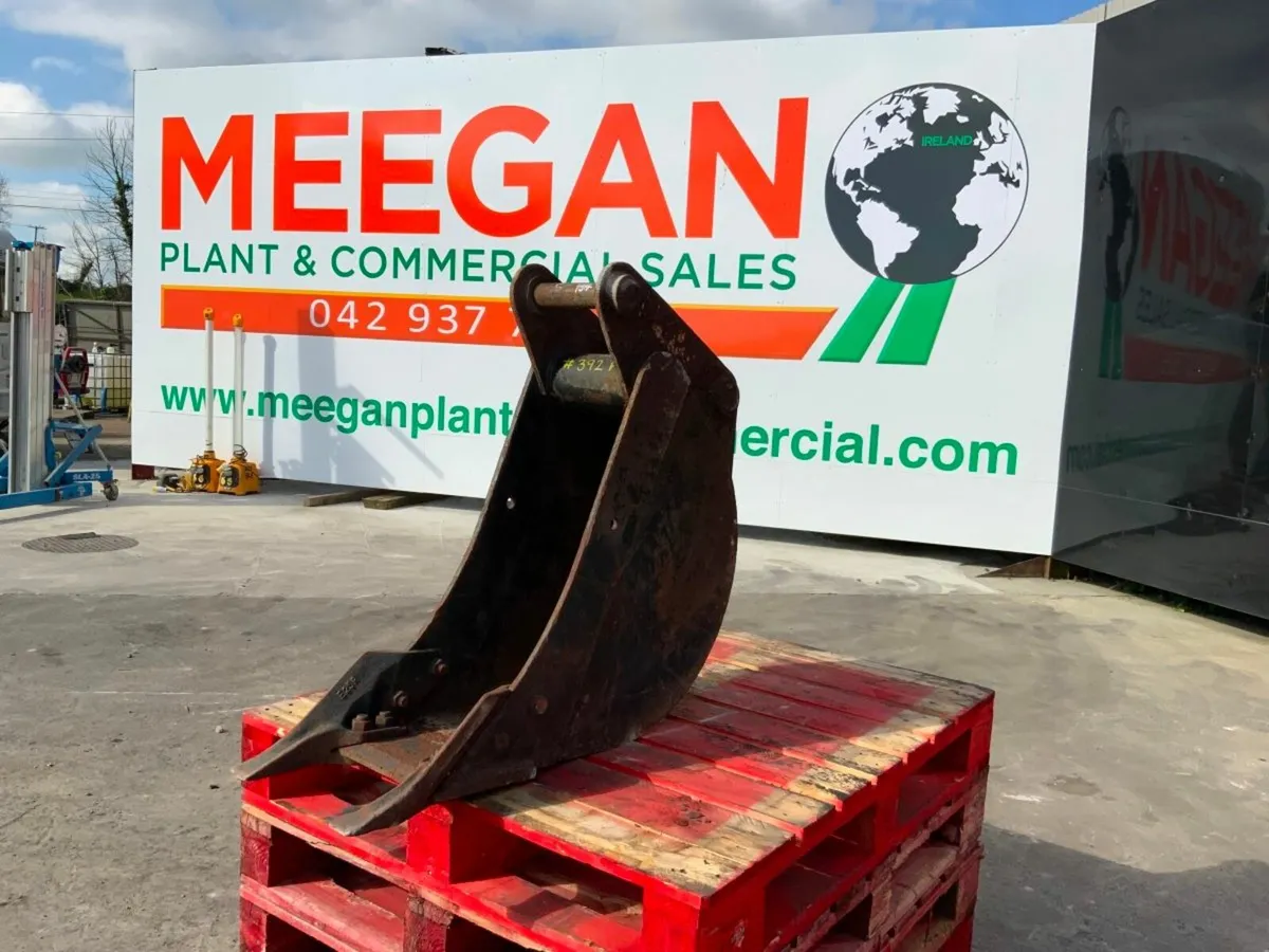 12"  DIGGING BUCKET.....45mm PINS......392v. - Image 2