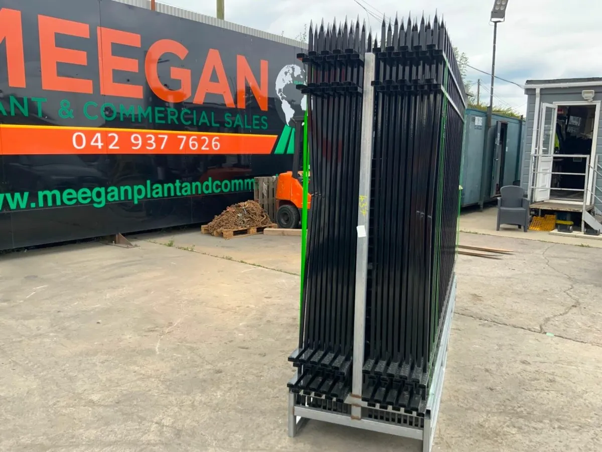 ARROW TOP METAL RAILING & POSTS.......35w. - Image 3