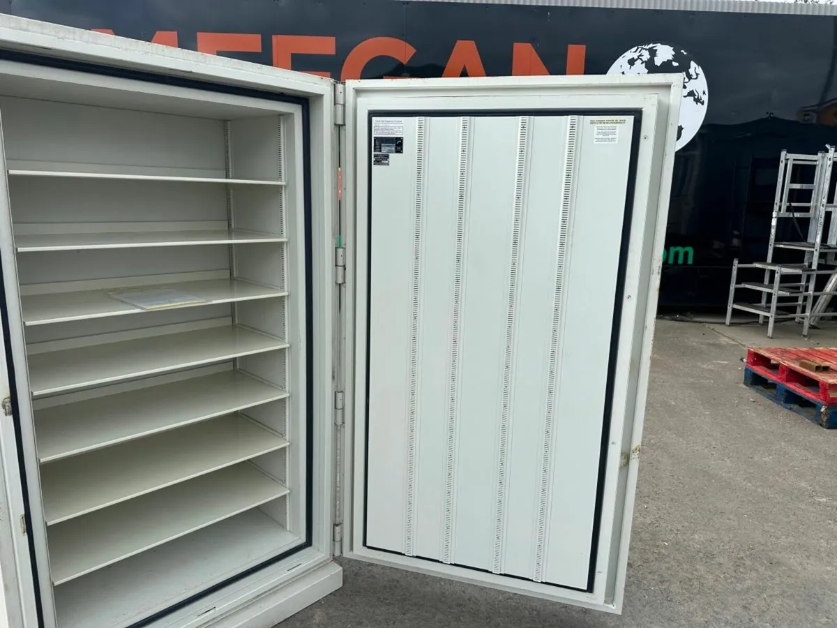 CHUBB DATA CABINET FIRE IMPACT MONEY SAFE. - Image 3