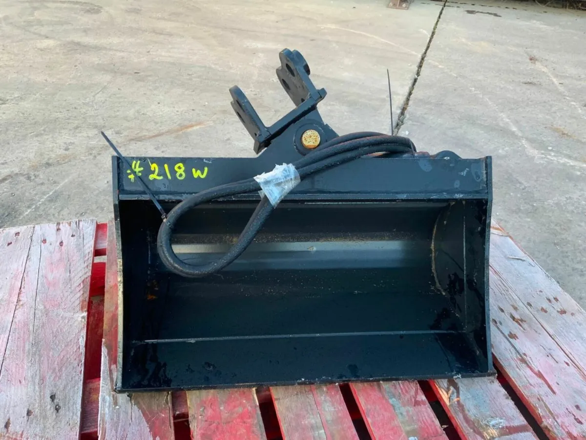 24" MEVA TILTING BUCKET....25mm PINS......218w. - Image 2