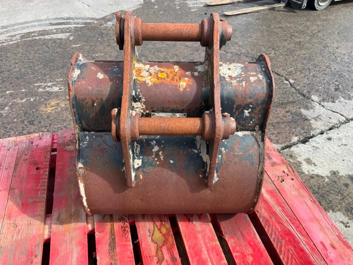 24"  CAT DIGGING BUCKET.......45MM PINS........140 - Image 4