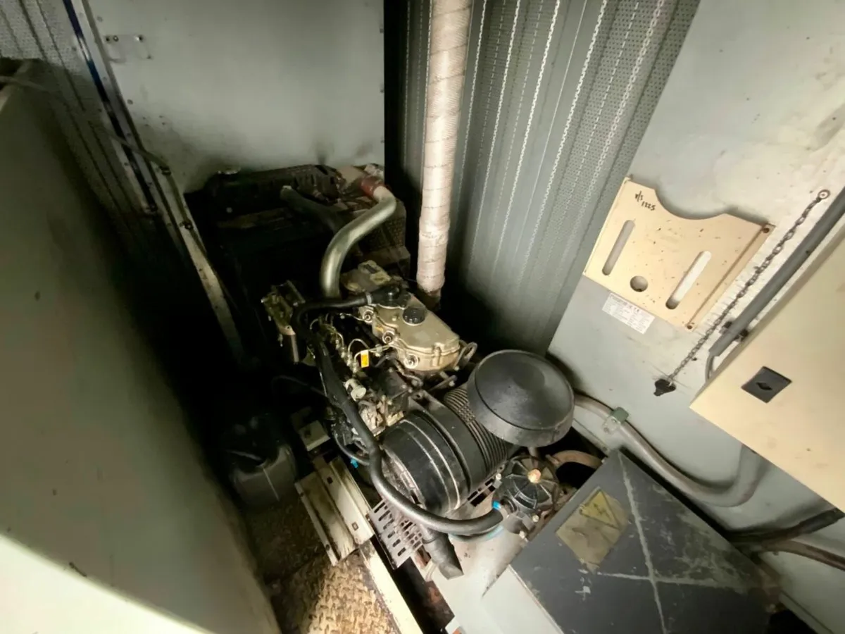 10 x 8 ... SOUNDPROOF CONTAINER GENERATOR - Image 3