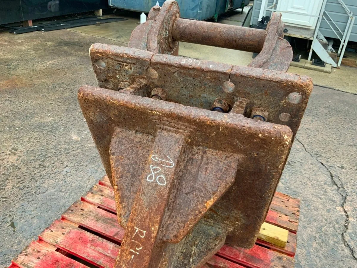 HEAVY DUTY RIPPER TOOTH...80mm PINS......65v - Image 3