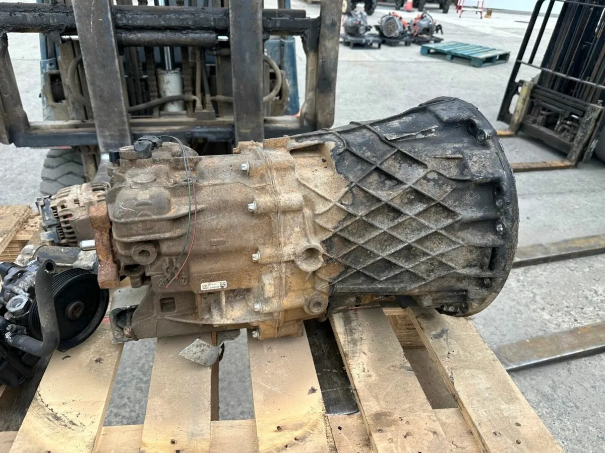 14 MERCEDES sprinter engine parts - Image 4