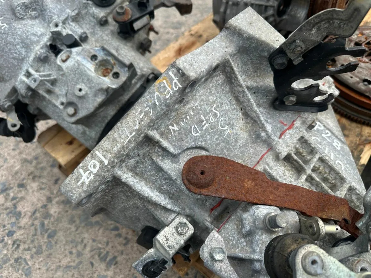 2013 PEUGEOT 107 PETROL GEARBOX....P28G110 - Image 3