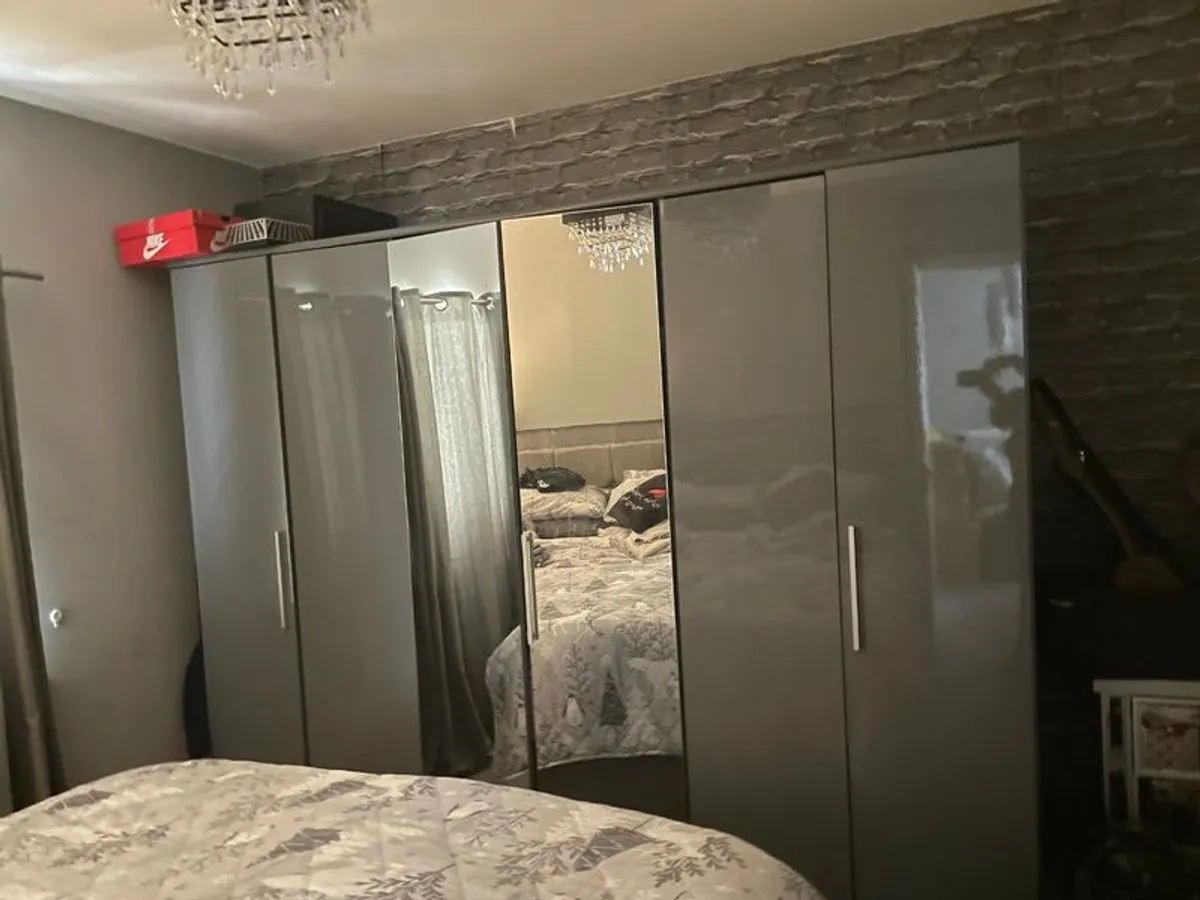 Bedroom furniture - Image 2