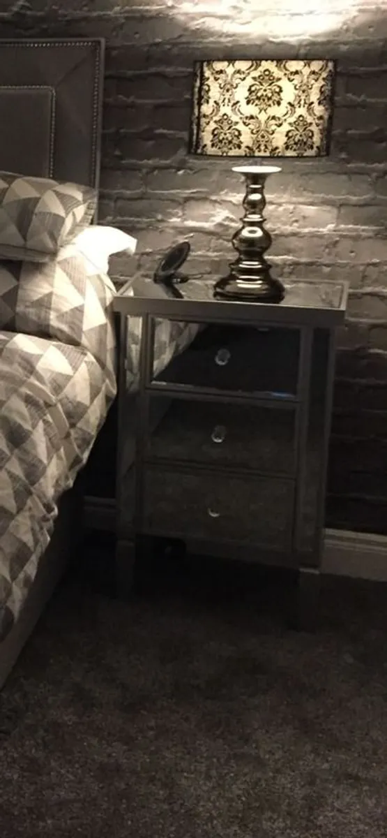 Bedroom furniture - Image 1