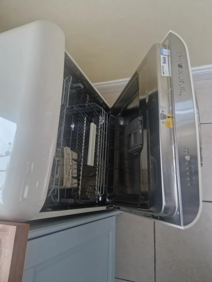 Smeg Dishwasher - Image 2