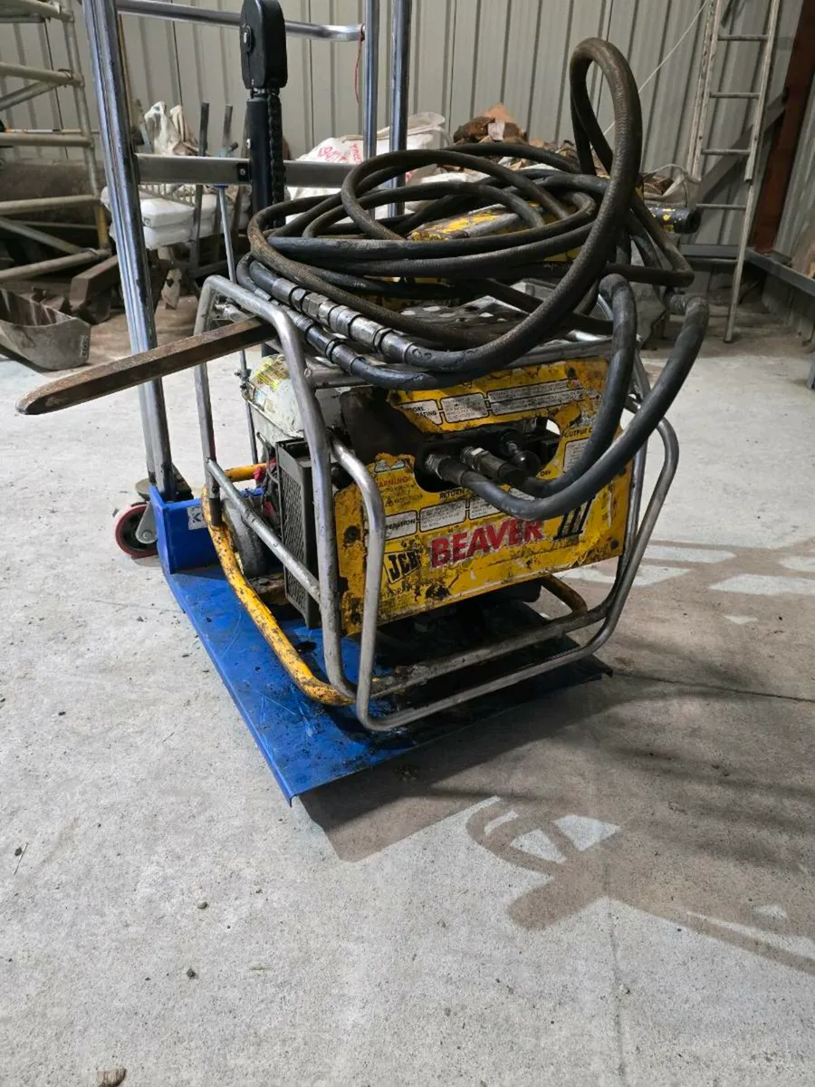 JCB Hydraulic Pack and Hammer - Image 1