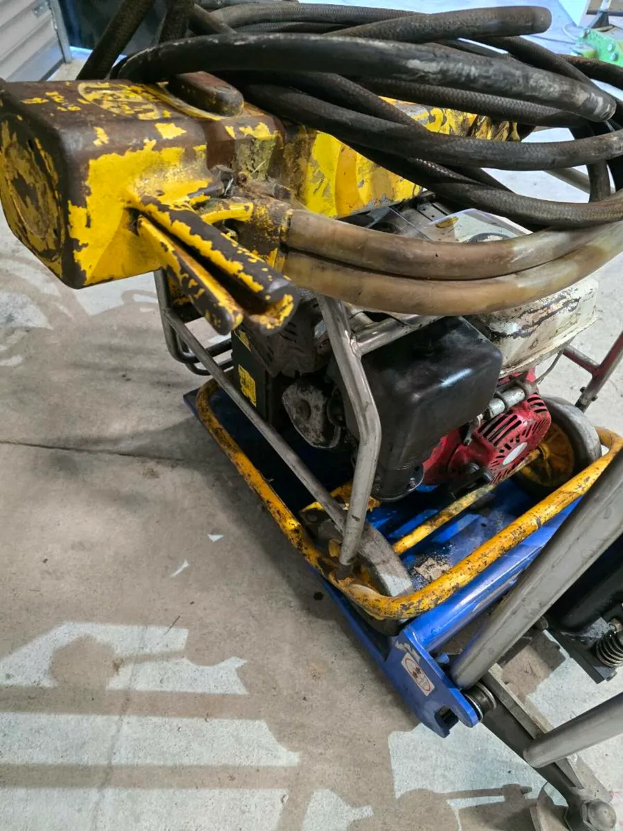 JCB Hydraulic Pack and Hammer - Image 2