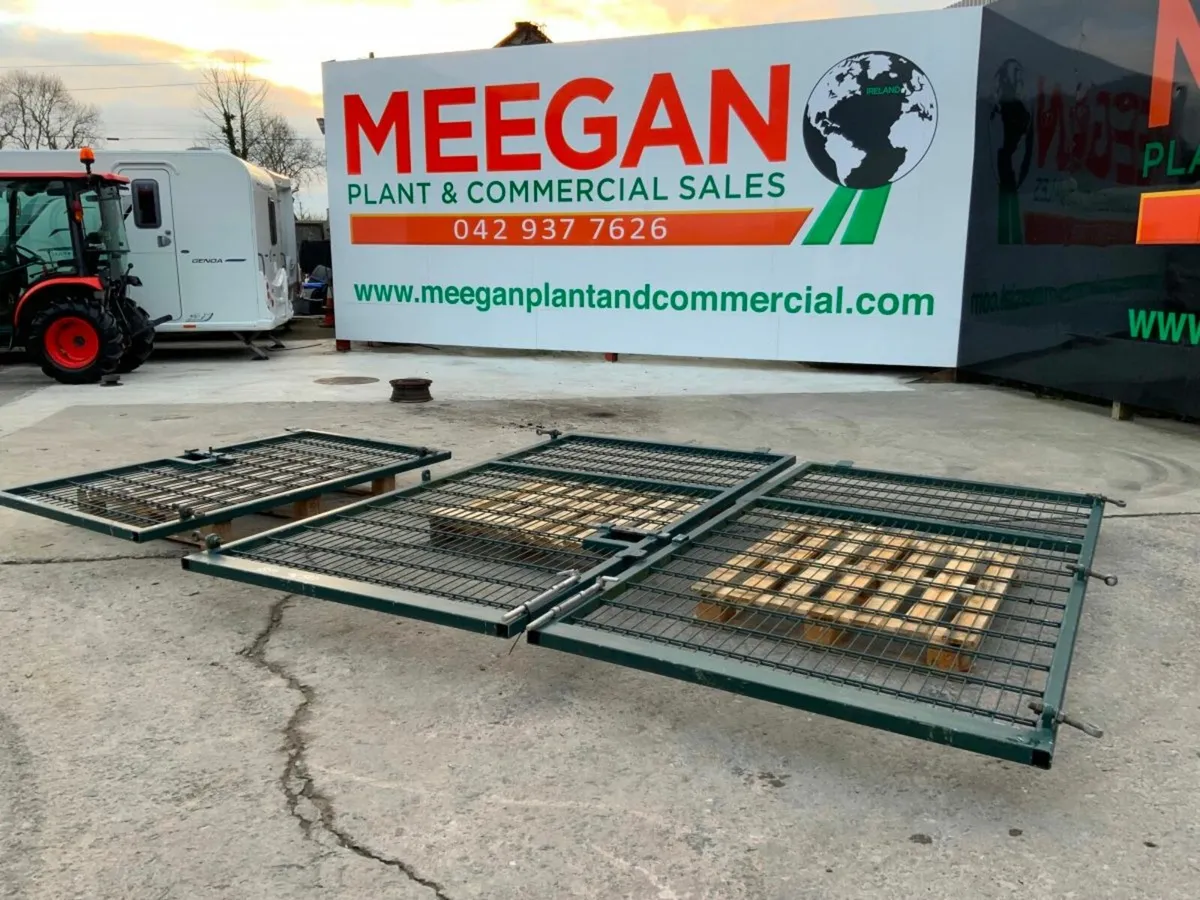 DOUBLE WIRE ENTRANCE GATES / FENCING.....160. - Image 1