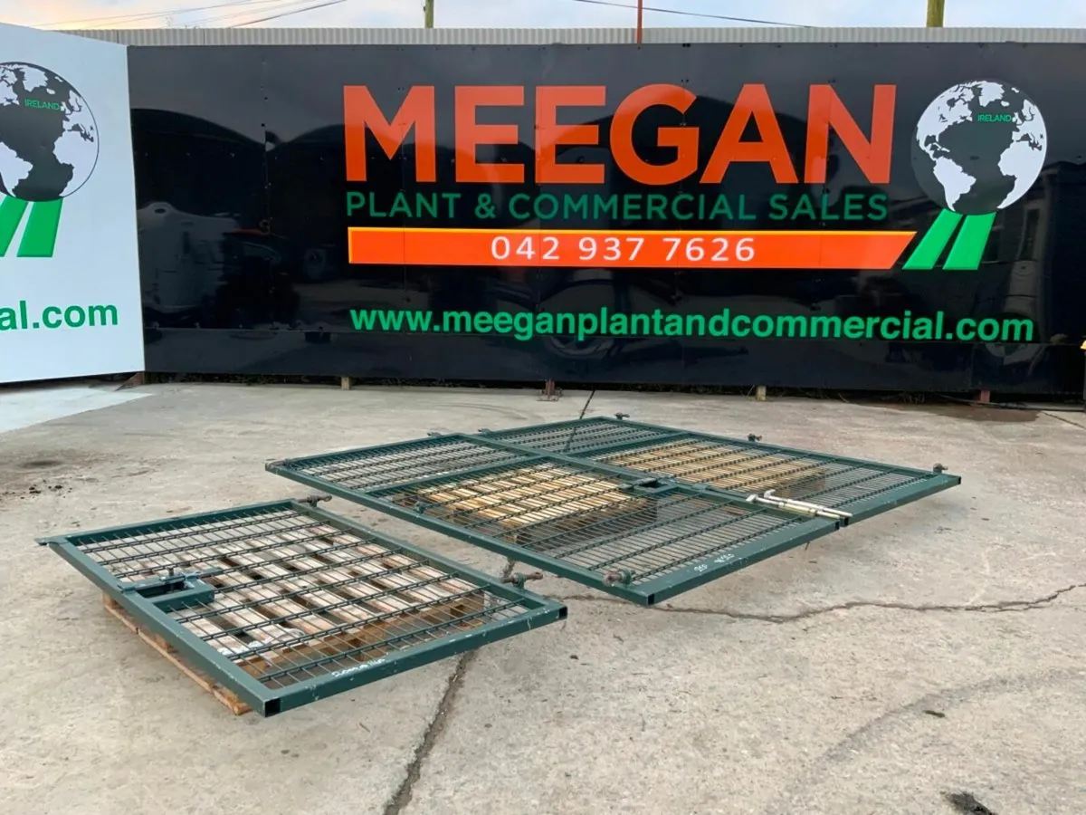 DOUBLE WIRE ENTRANCE GATES / FENCING.....160. - Image 3