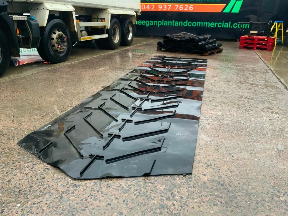 55"  X 12mm CHEVRON RUBBER MATTING.......574. - Image 2