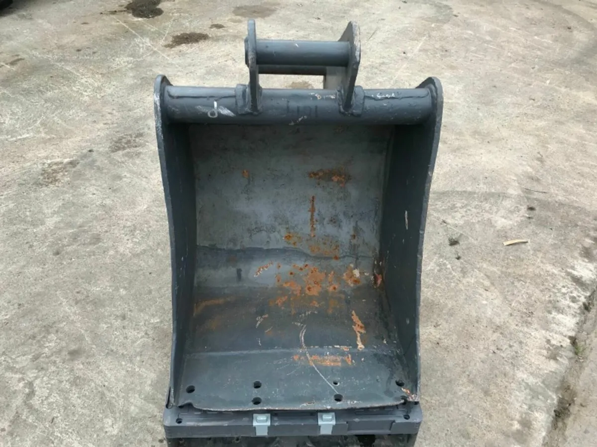 *** 24"  DIGGING BUCKET ......45mm PINS.....10H ** - Image 4