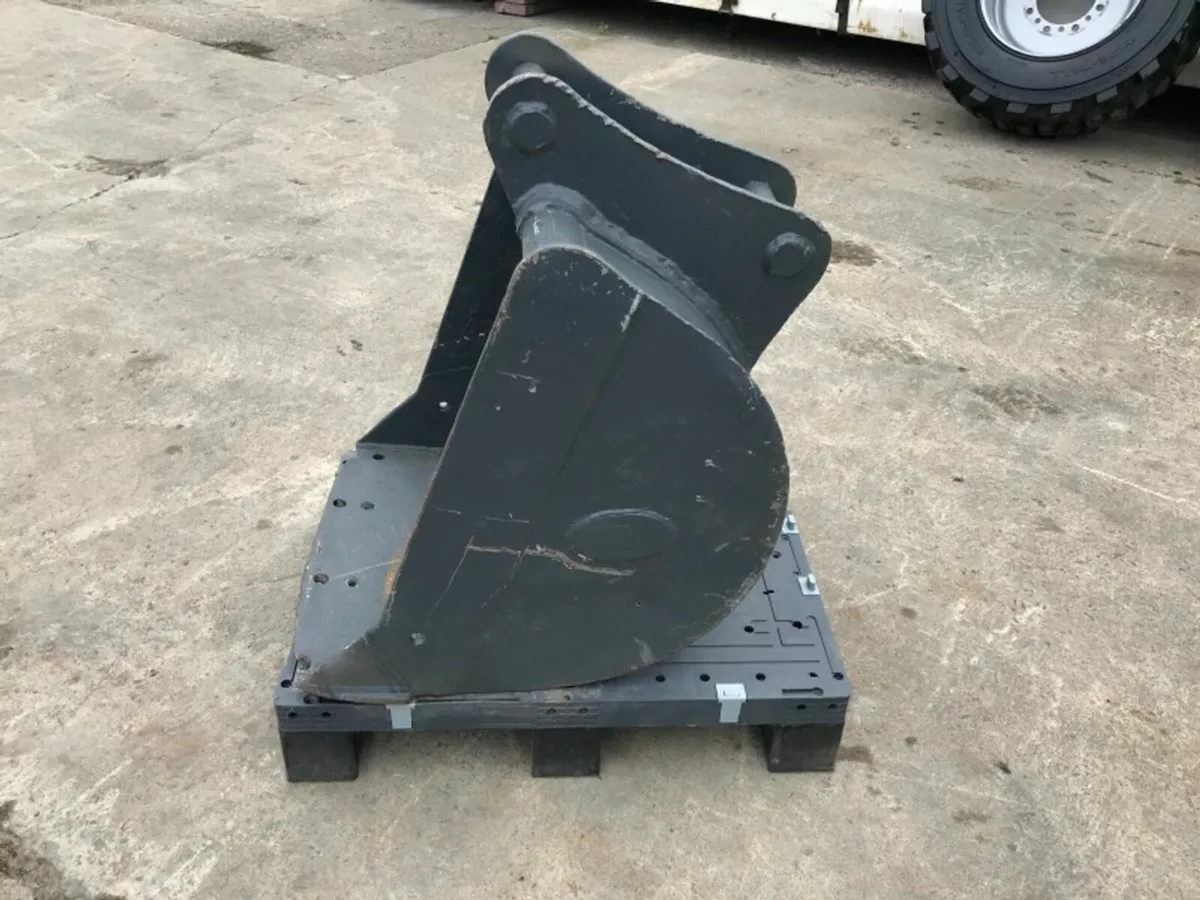 *** 24"  DIGGING BUCKET ......45mm PINS.....10H ** - Image 2