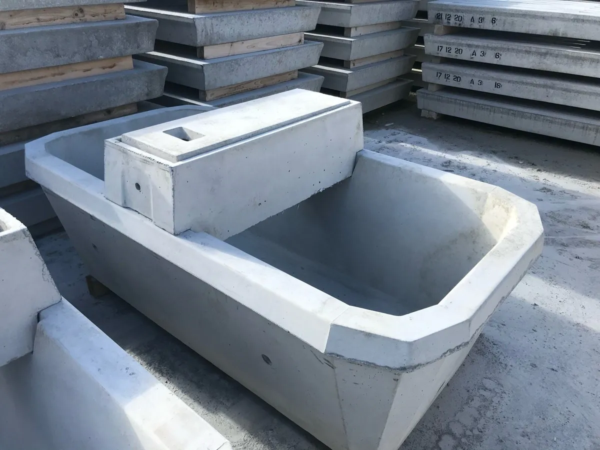 Concrete drinking troughs - Image 1