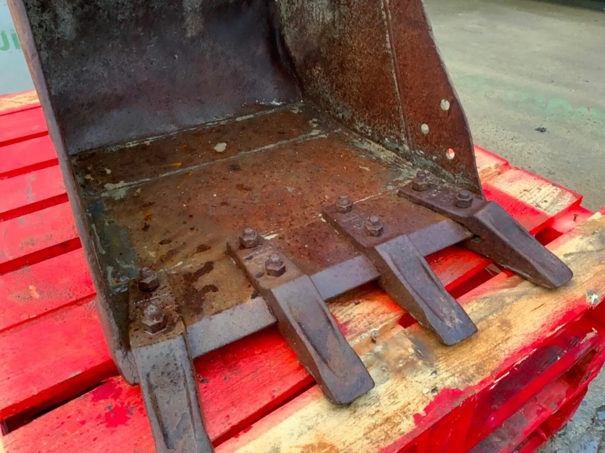 24" DIGGING BUCKET.......45mm PINS........2445. - Image 4