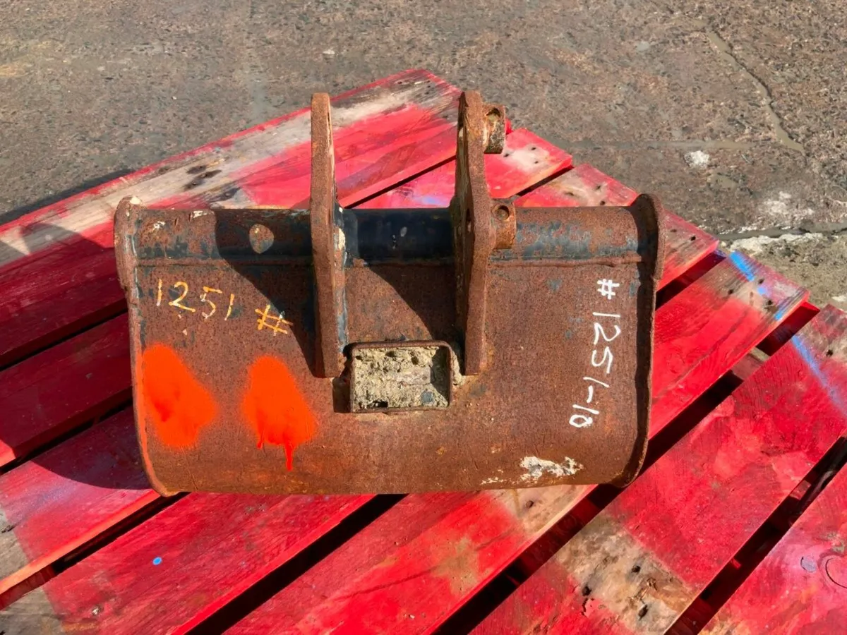 18" MICRO DIGGING BUCKET....25mm PINS...1251/10. - Image 2