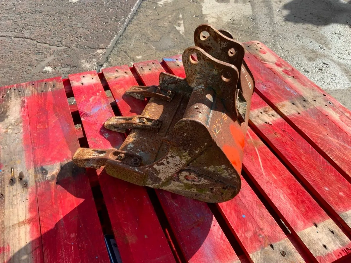 18" MICRO DIGGING BUCKET....25mm PINS...1251/10. - Image 3